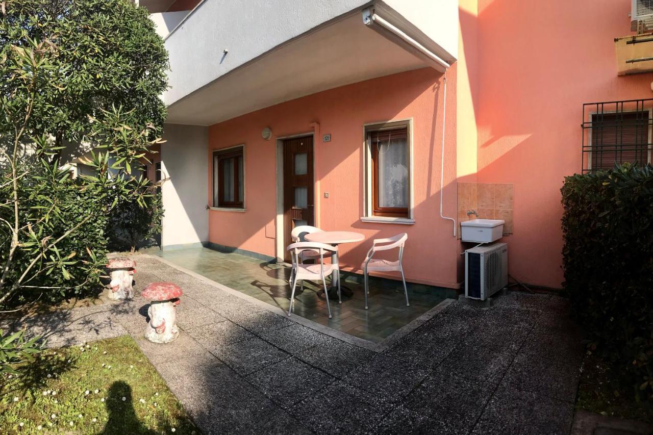 Villaggio Le Ginestre Бибионе Экстерьер фото