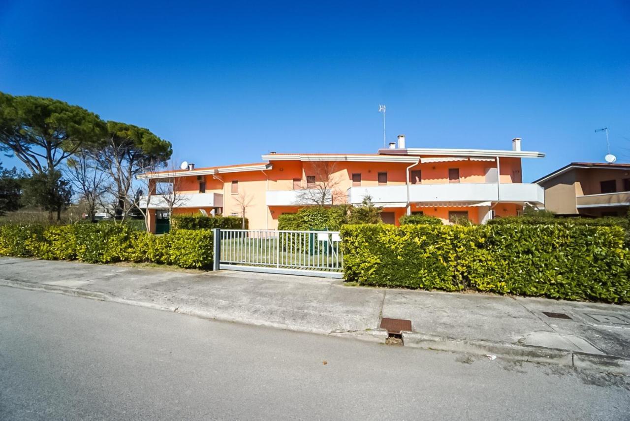 Villaggio Le Ginestre Бибионе Экстерьер фото