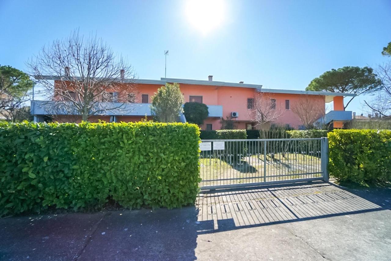 Villaggio Le Ginestre Бибионе Экстерьер фото